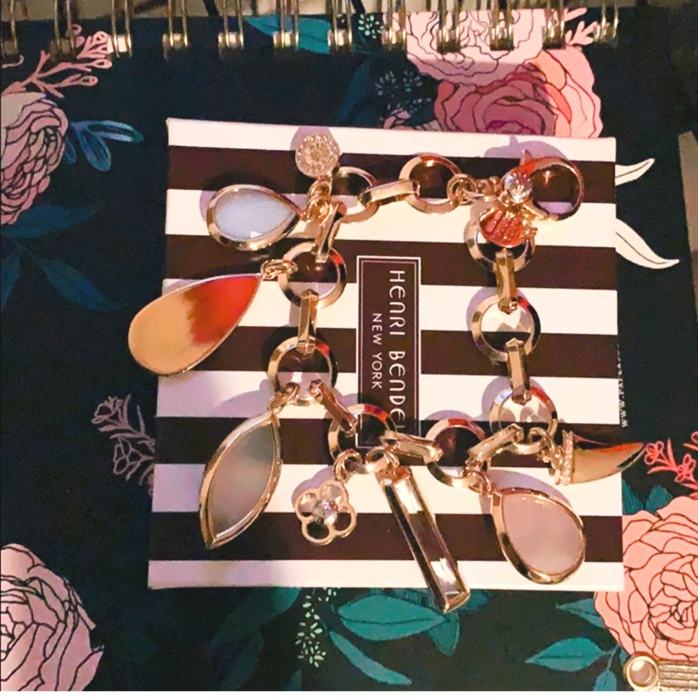 NWT HENRI BENDEL CHARM BRACELET